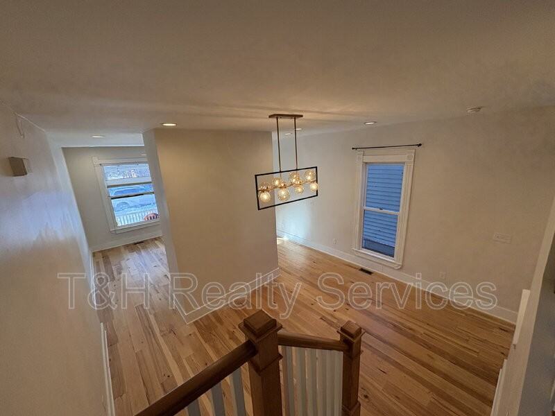 427 N College Ave - Photo 4 of 19