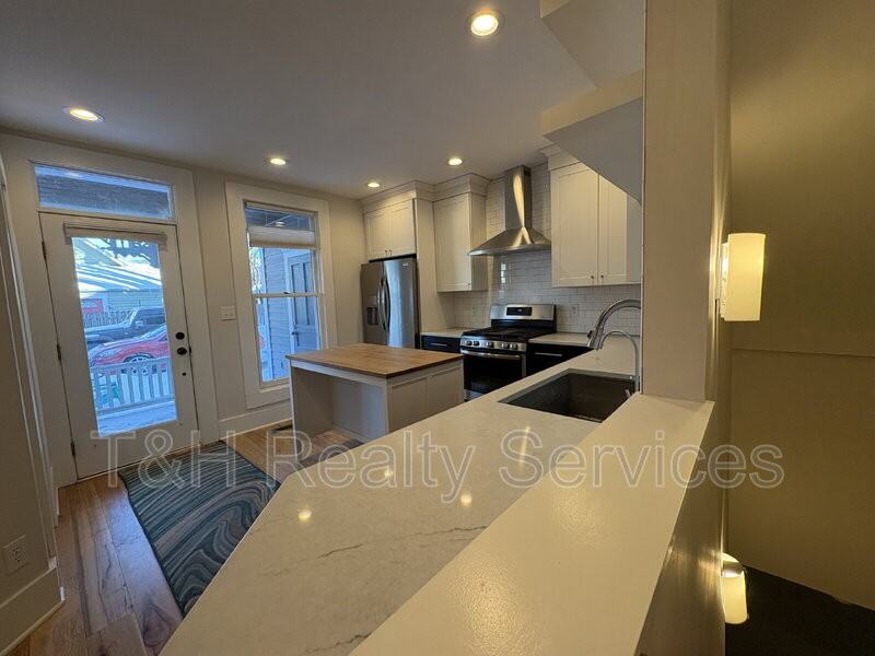 427 N College Ave - Photo 5 of 19