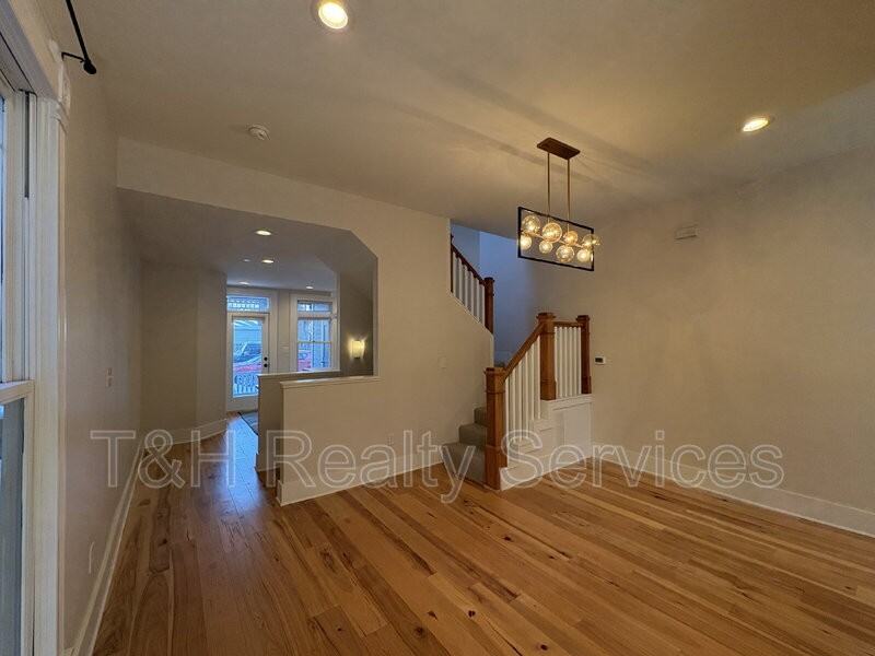 427 N College Ave - Photo 7 of 19