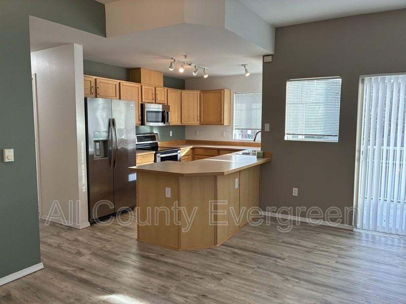 6409 Hazel Ln Se #E - Photo 3 of 25