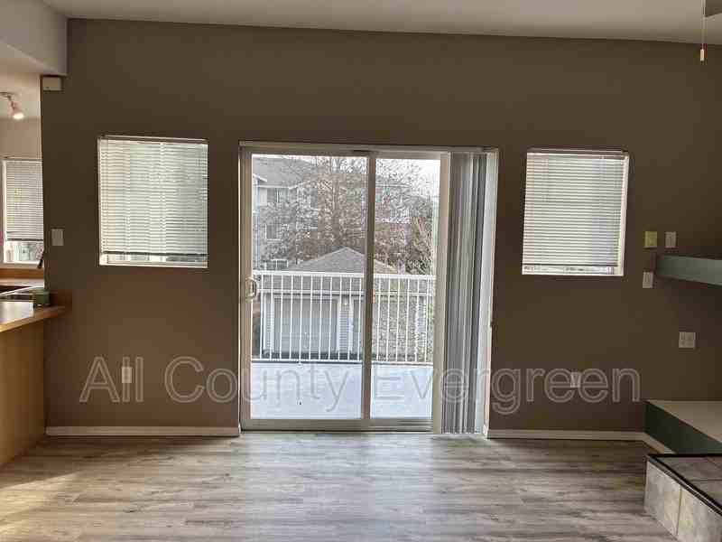 6409 Hazel Ln Se #E - Photo 5 of 25