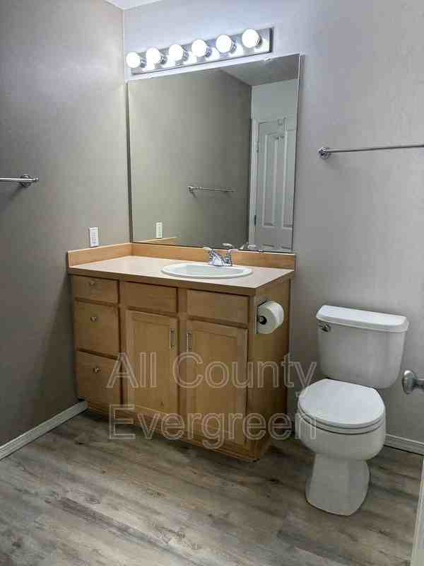 6409 Hazel Ln Se #E - Photo 7 of 25