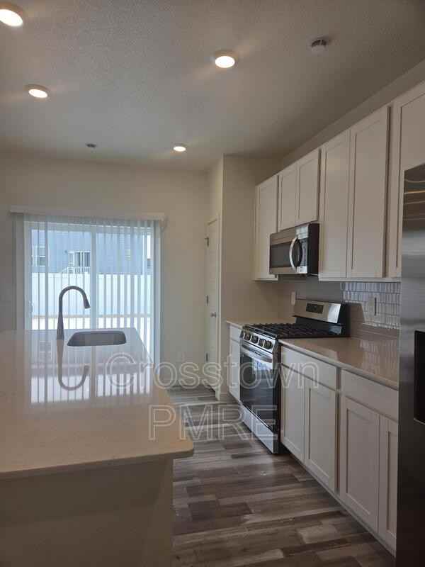 3373 Kobuk Street - Photo 4 of 22