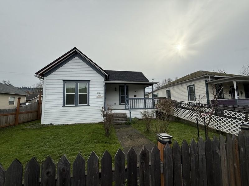 1321 Se Mill St - Photo 2 of 19