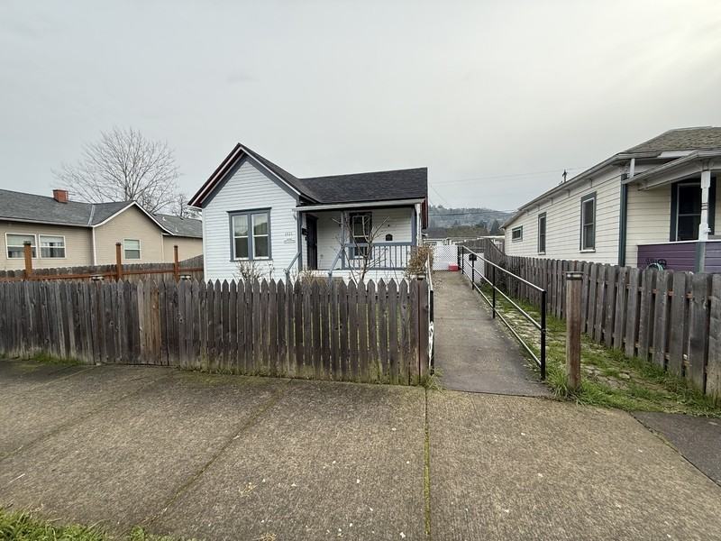 1321 Se Mill St - Photo 3 of 19