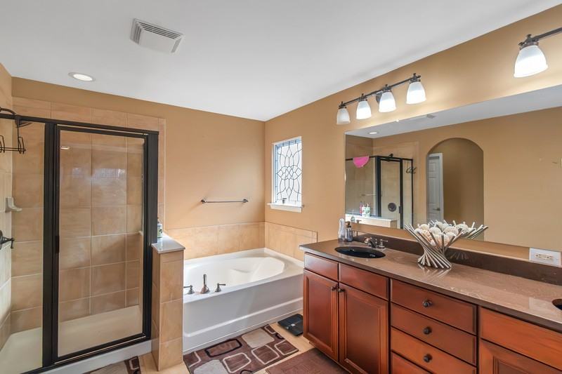 3863 Pin Oak St - Photo 7 of 40