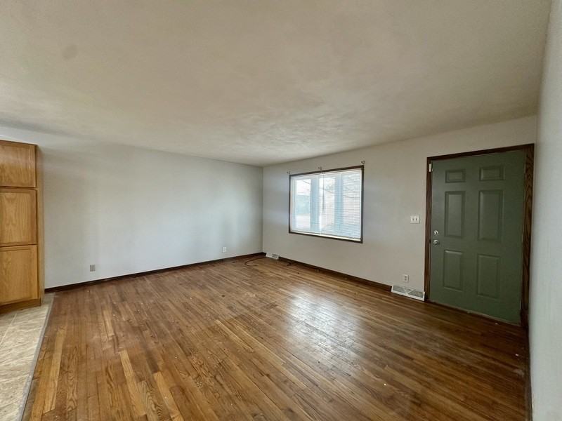 4442 Rushmore Dr Ne - Photo 2 of 20