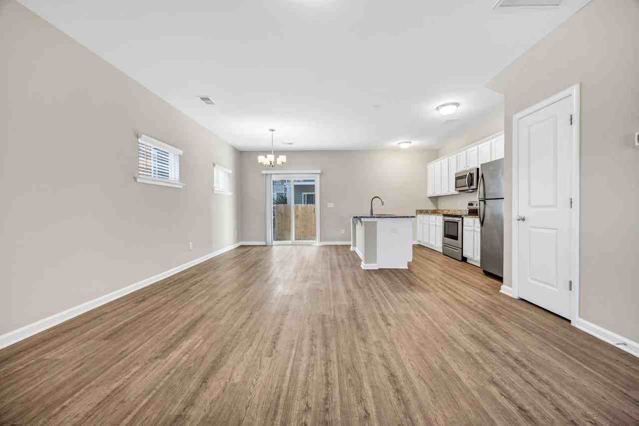 135 Hunters Grove Dr - Photo 4 of 25