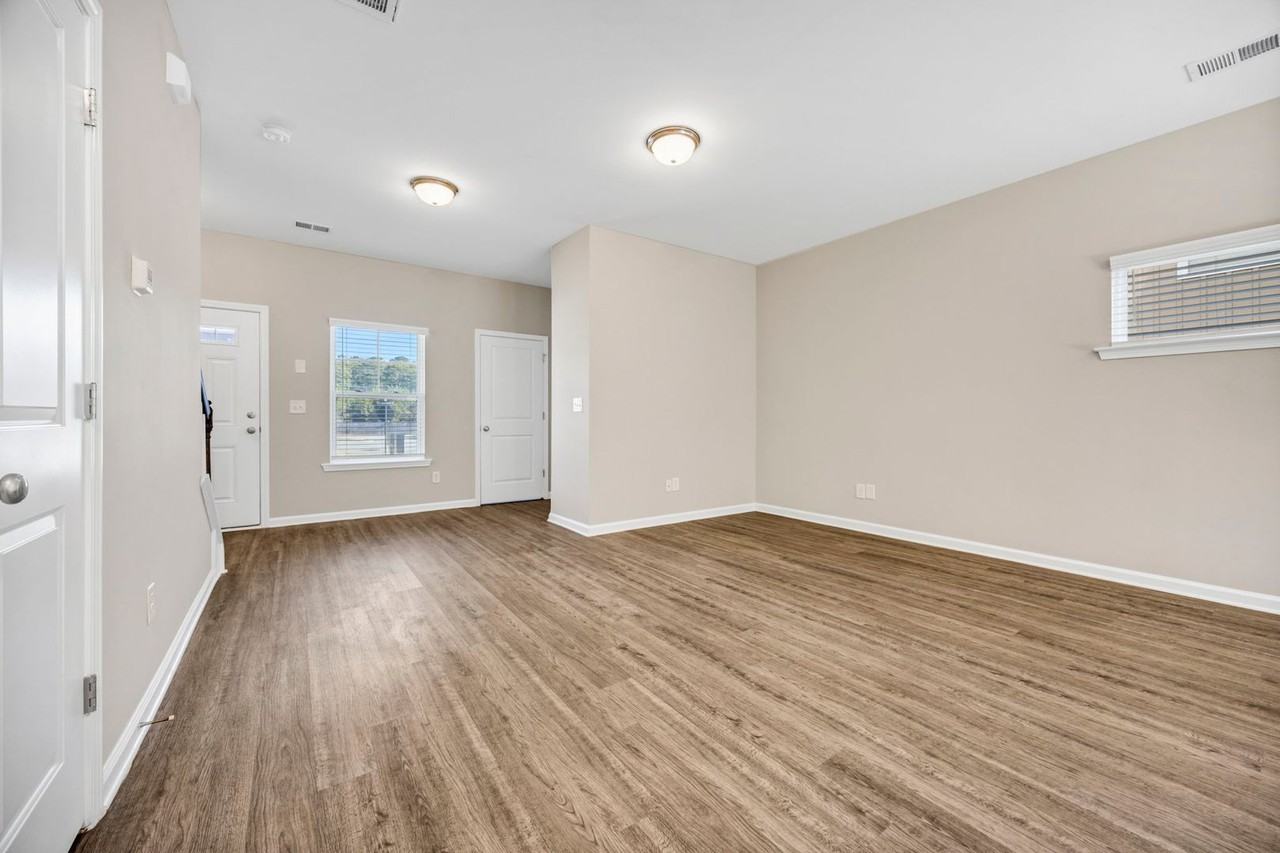 135 Hunters Grove Dr - Photo 5 of 25