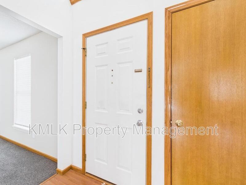 411 Treeview Dr - Photo 5 of 50