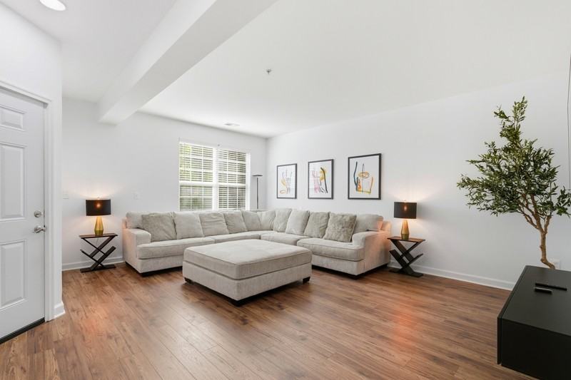 613 Spectator Ave - Photo 5 of 14