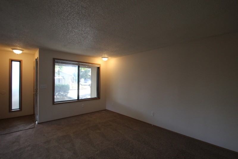 3107 Ne Whitman Ave - Photo 2 of 11