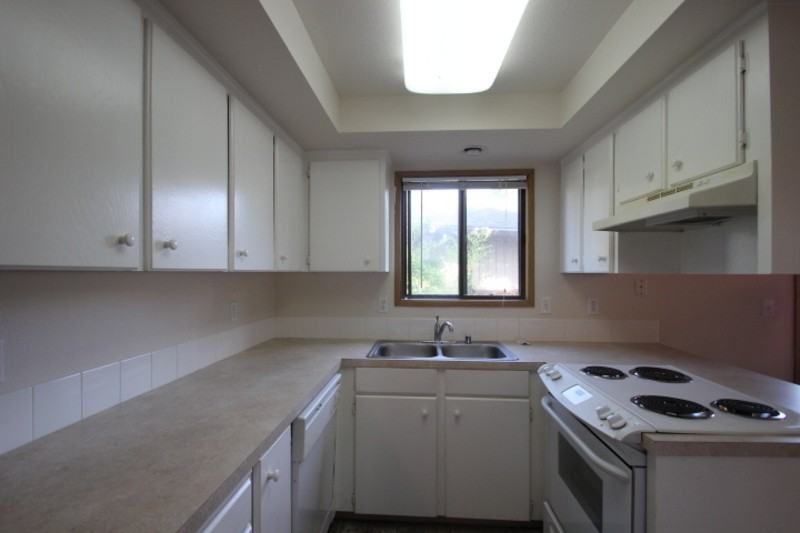 3107 Ne Whitman Ave - Photo 3 of 11