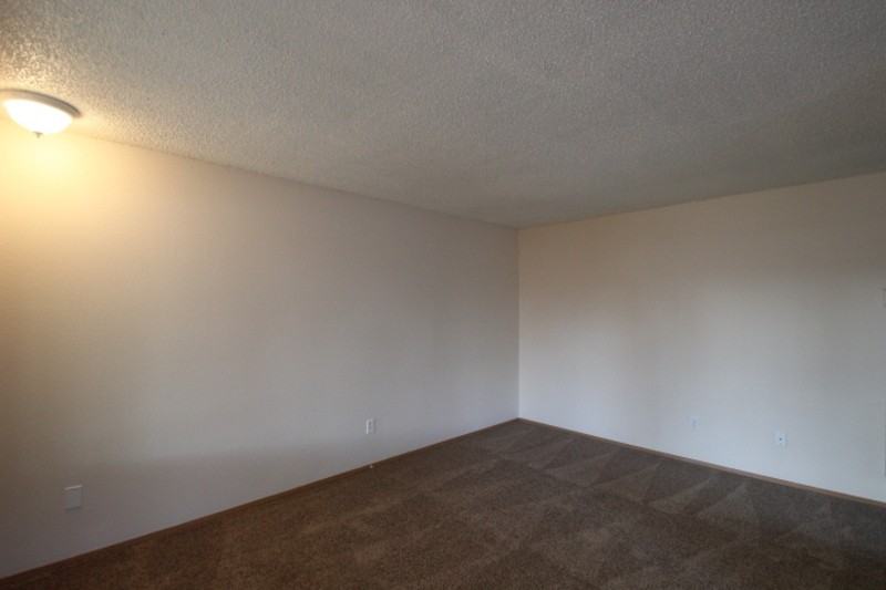 3107 Ne Whitman Ave - Photo 4 of 11