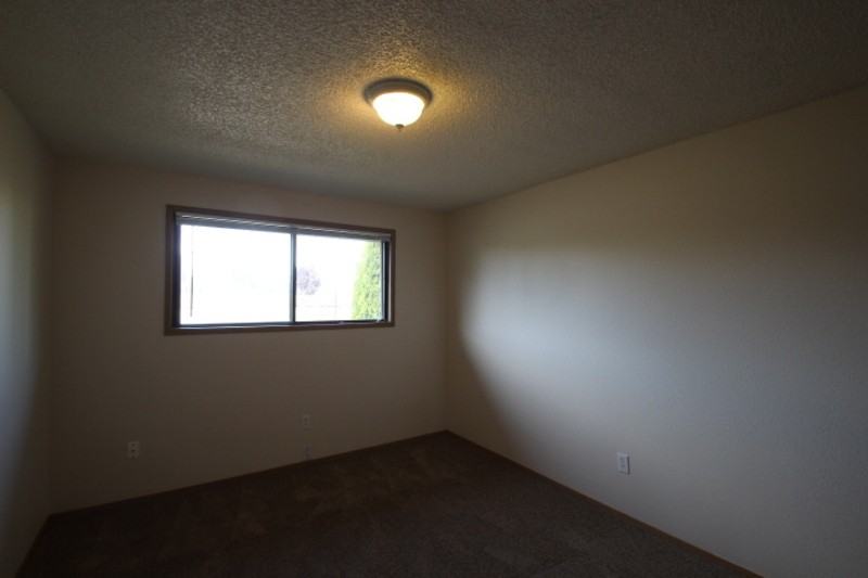 3107 Ne Whitman Ave - Photo 7 of 11