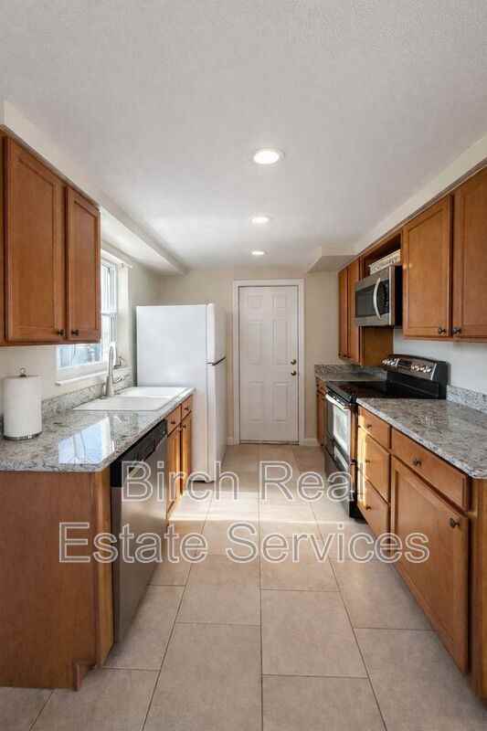 5171 Greenwood St - Photo 6 of 18