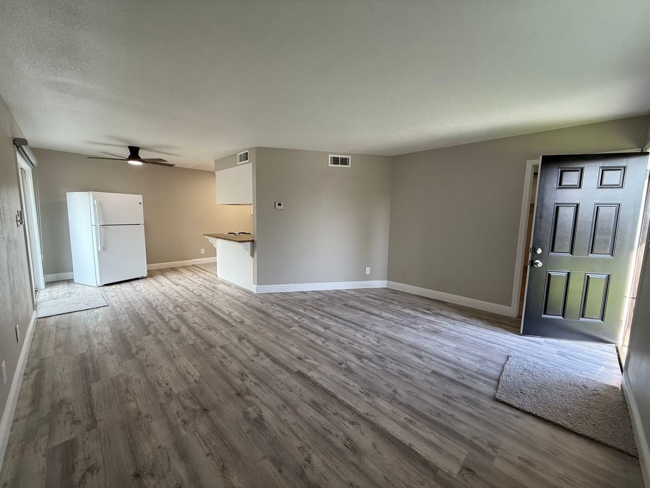 1205 F St - Photo 4 of 9