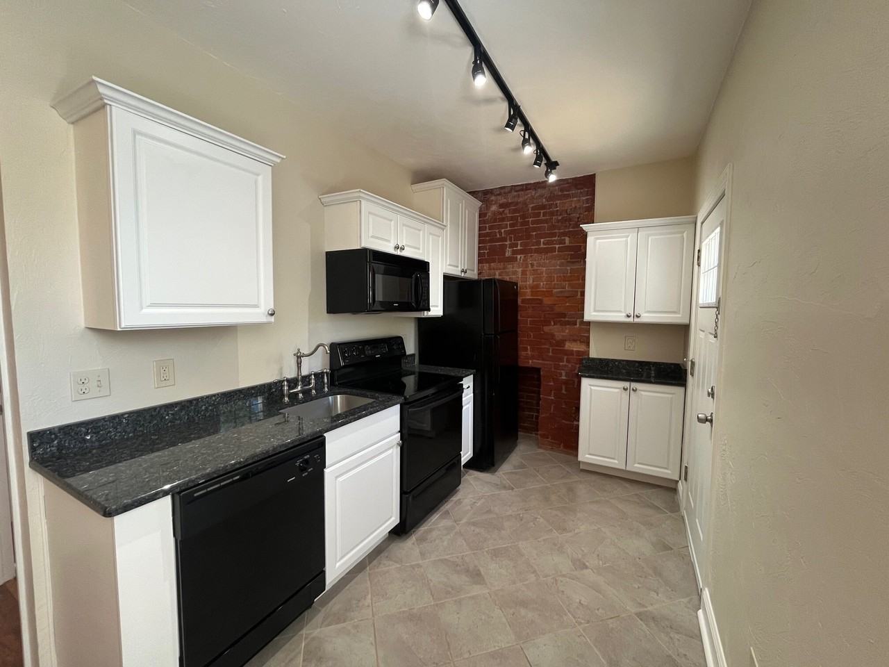 Portland 912 - Photo 3 of 15