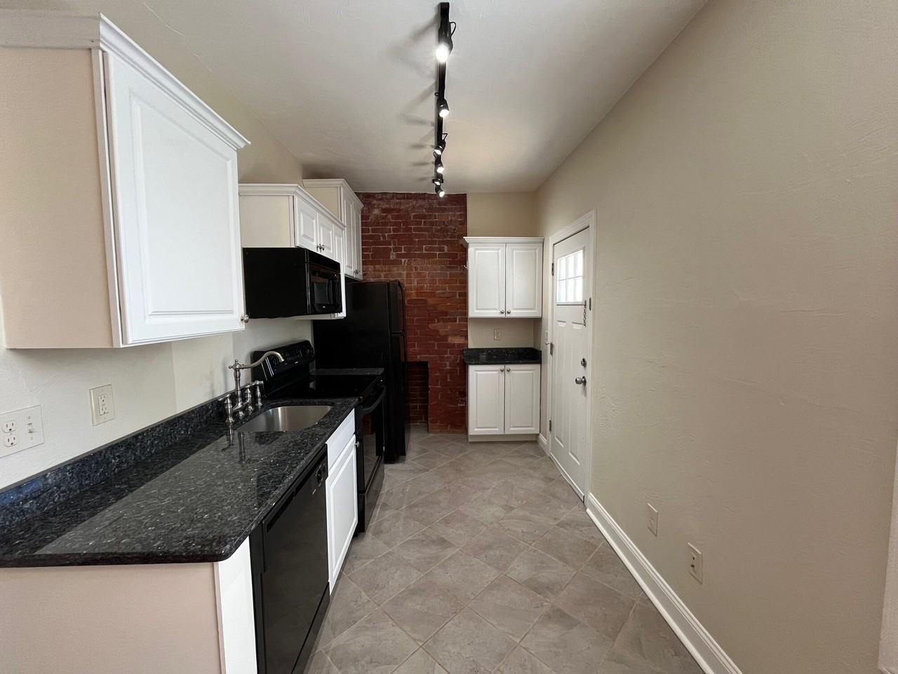 Portland 912 - Photo 4 of 15