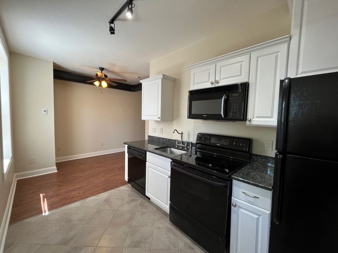 Portland 912 - Photo 7 of 15