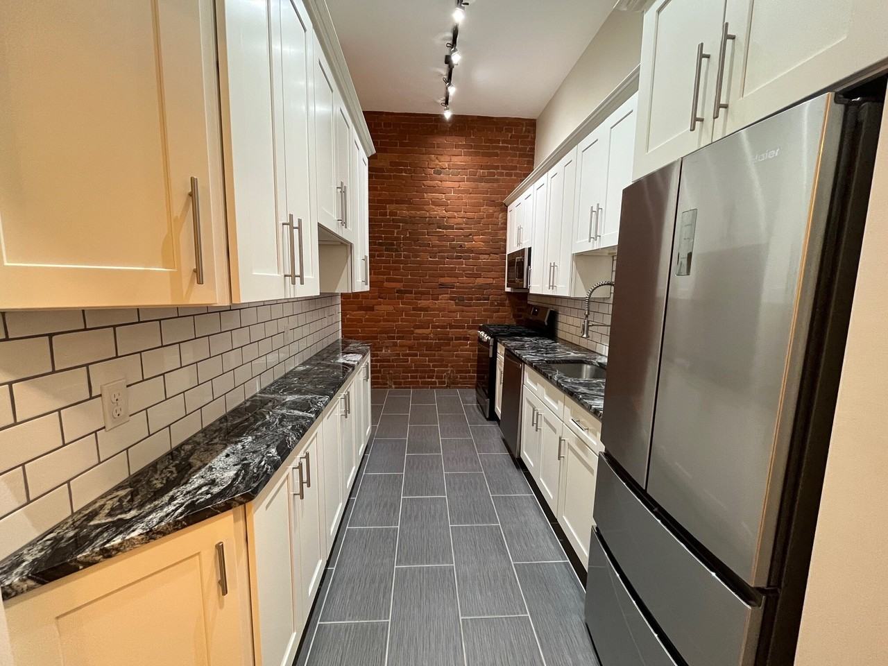 Liberty 4024 - Photo 2 of 31