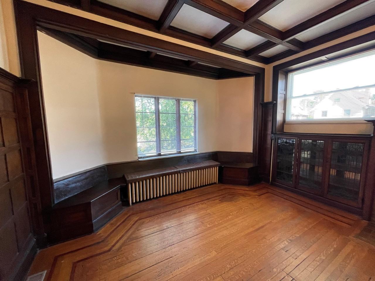 Monitor 6373 - Photo 4 of 30