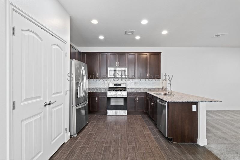 2525 N Riley Rd - Photo 4 of 28