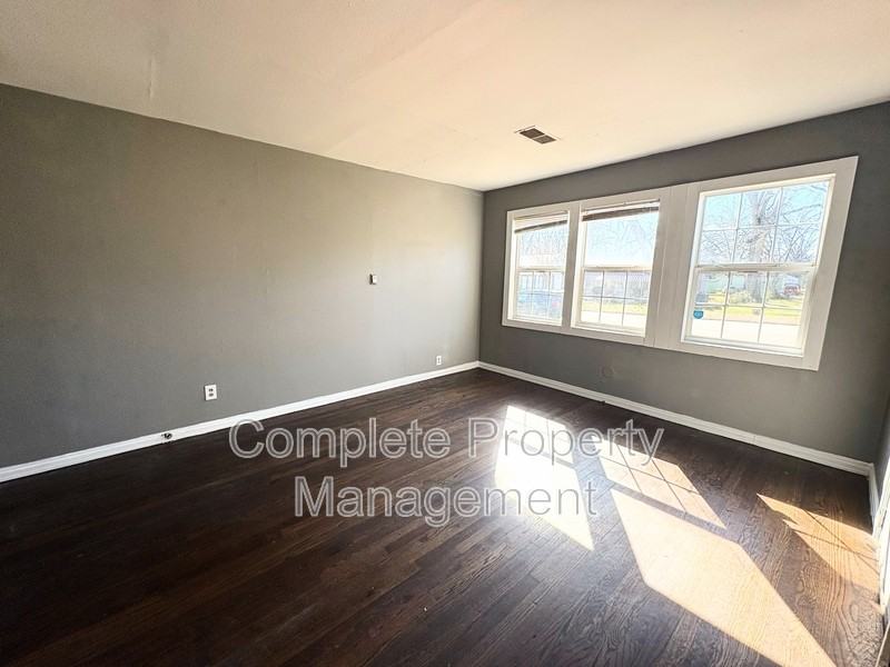 1233 15th Way Sw - Photo 2 of 9