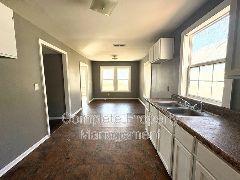 1233 15th Way Sw - Photo 3 of 9