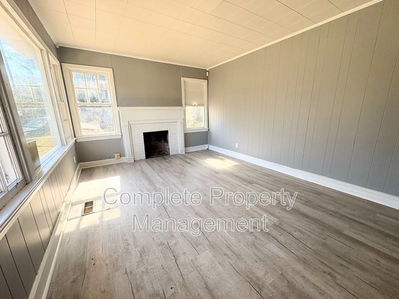 604 Lexington St - Photo 2 of 9