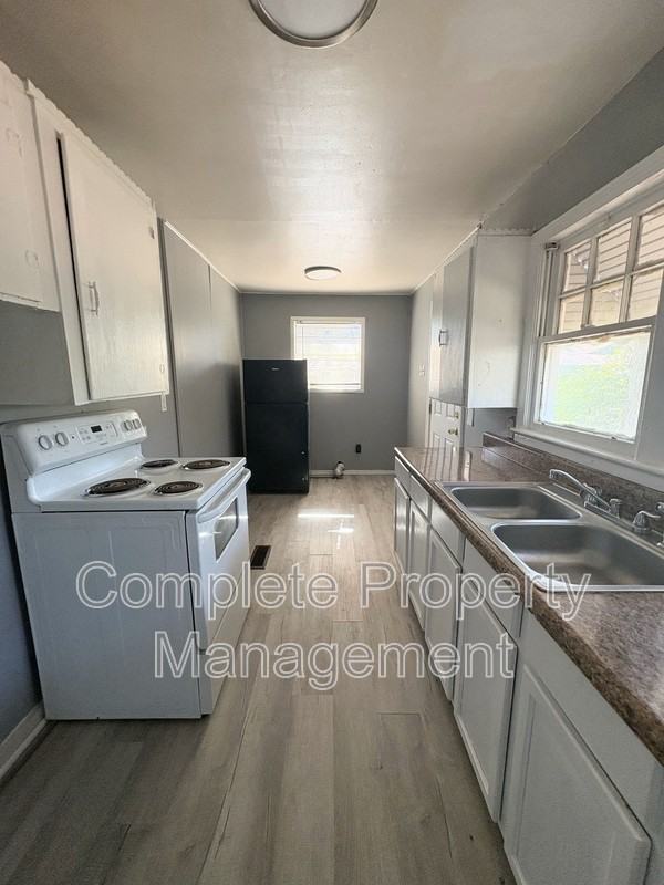 604 Lexington St - Photo 3 of 9