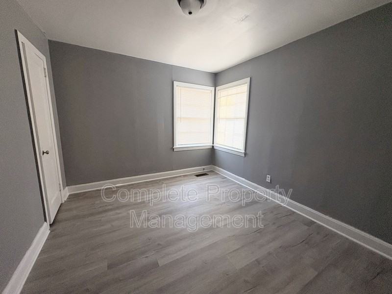 604 Lexington St - Photo 5 of 9