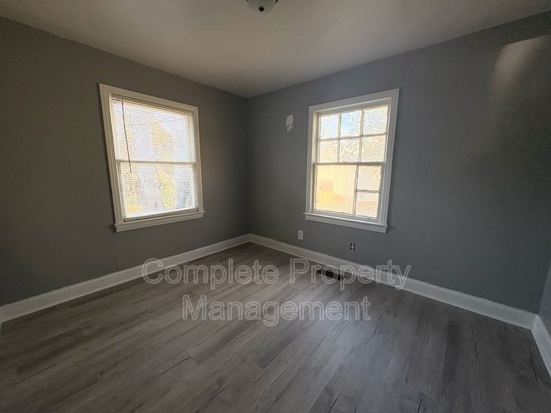 604 Lexington St - Photo 7 of 9