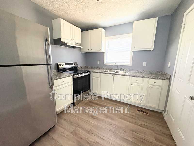 1658 Huntsville St - Photo 4 of 10