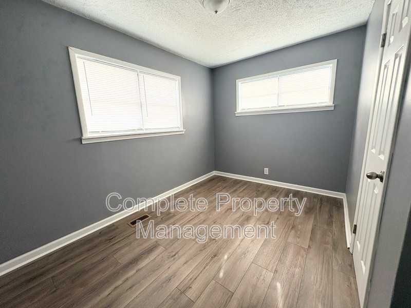 1658 Huntsville St - Photo 6 of 10