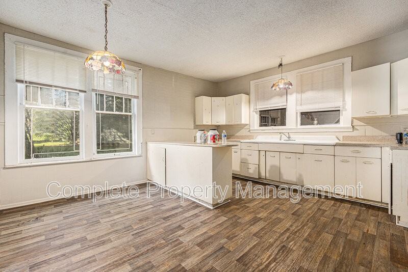 104 Henley St - Photo 5 of 10