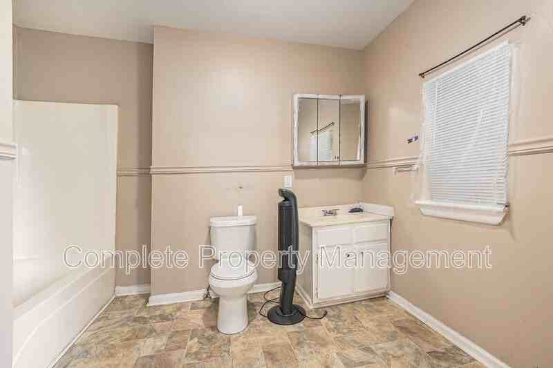 104 Henley St - Photo 6 of 10