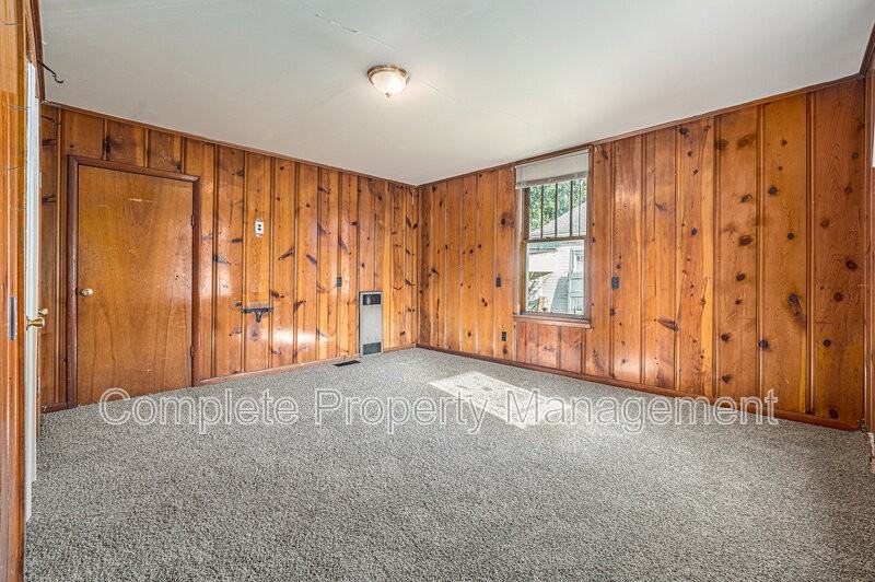 104 Henley St - Photo 7 of 10