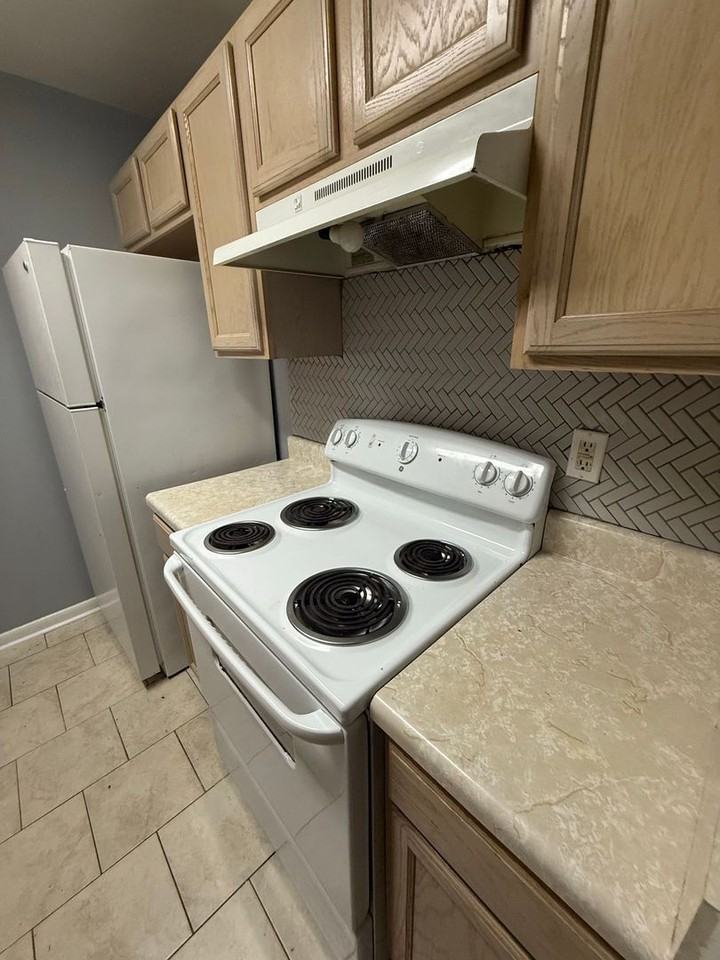 1208 Bush River Rd - Photo 3 of 8