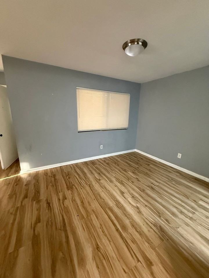 1208 Bush River Rd - Photo 4 of 8