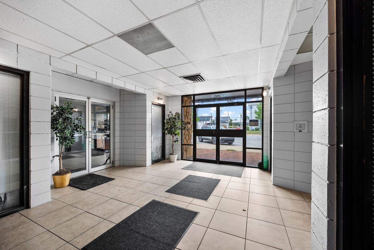 310 N Michigan Street - Photo 2 of 10