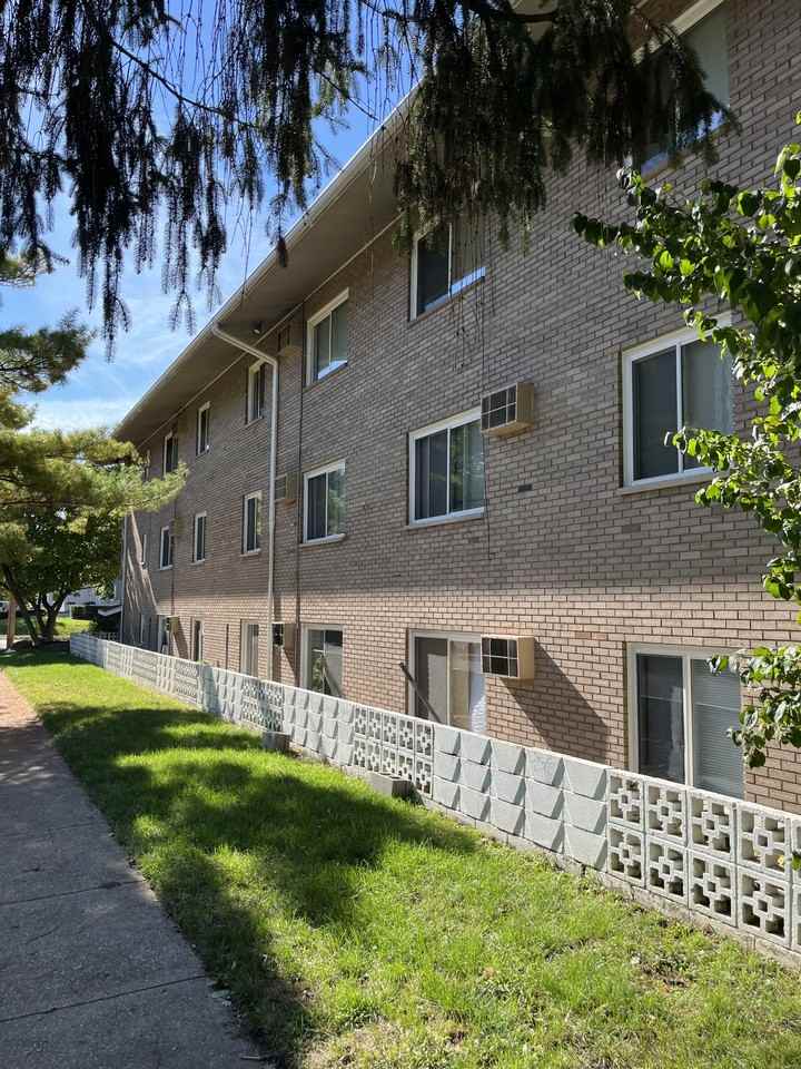 303 Superior Avenue - Photo 2 of 26