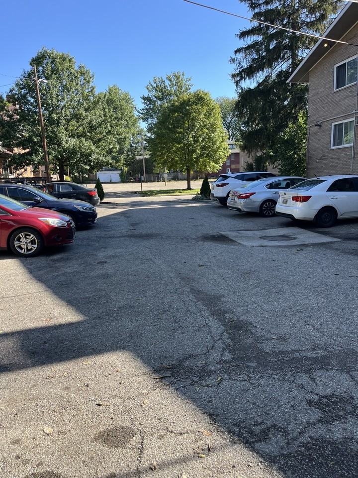 303 Superior Avenue - Photo 3 of 26