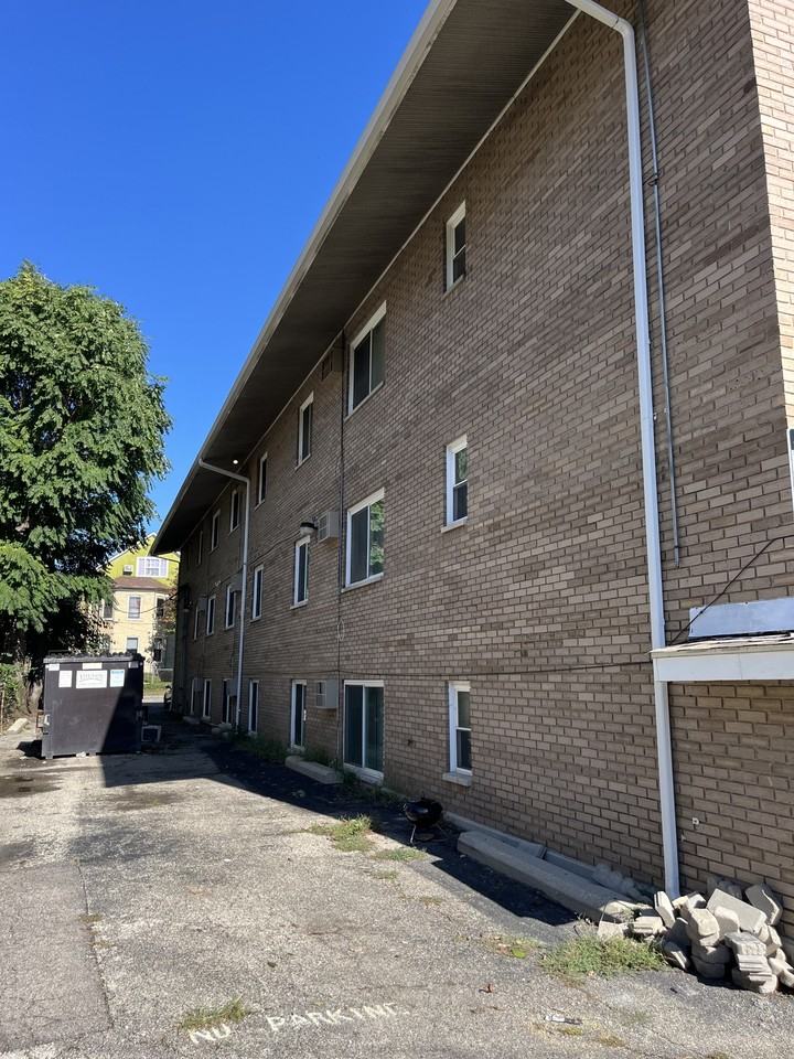 303 Superior Avenue - Photo 4 of 26