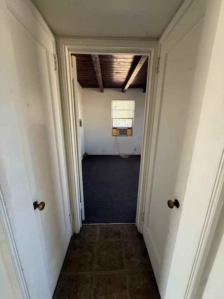 1406 // 5019 E 1st St - Photo 5 of 20