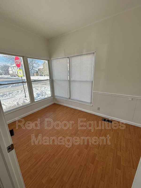 532 Washington Ave - Photo 3 of 13