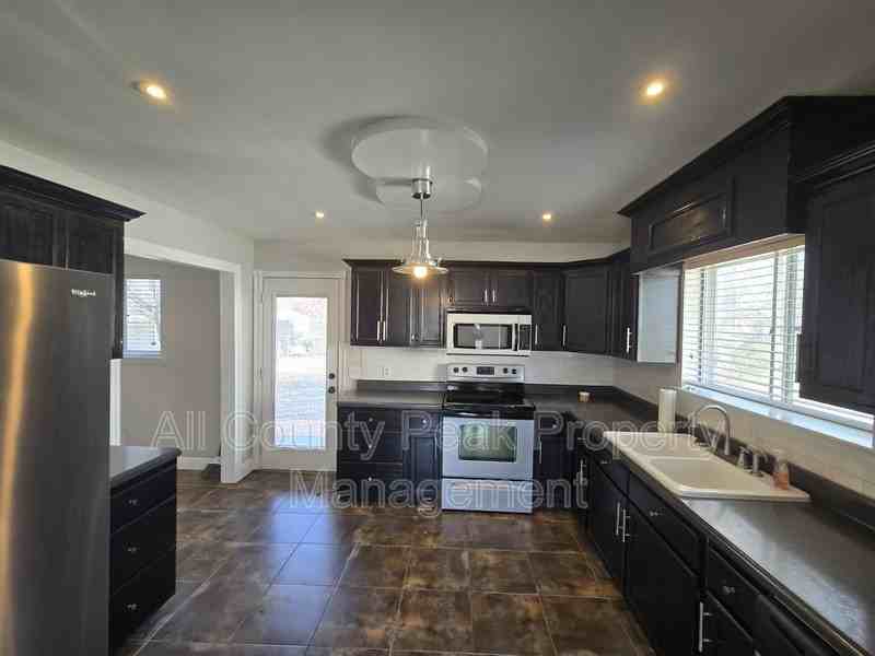 1605 S Mack Smith Rd - Photo 2 of 14