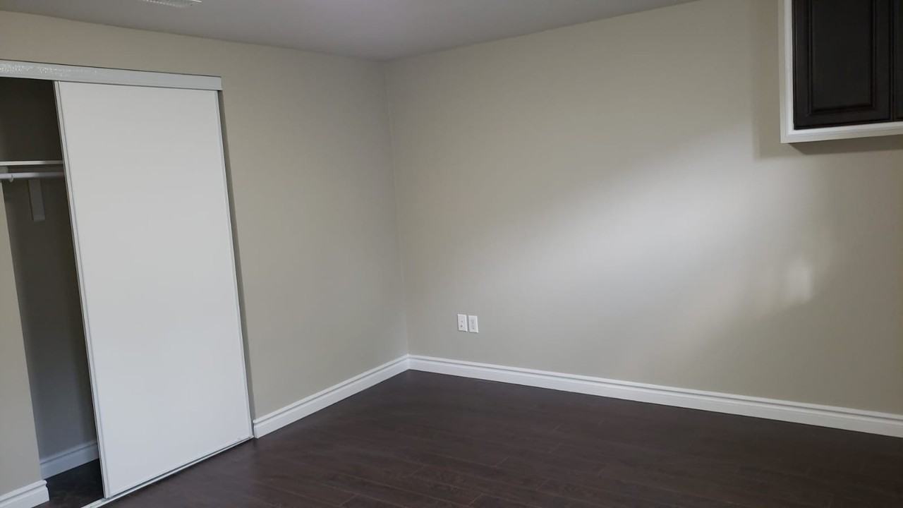 68 Pinemore Crescent - Photo 5 of 10