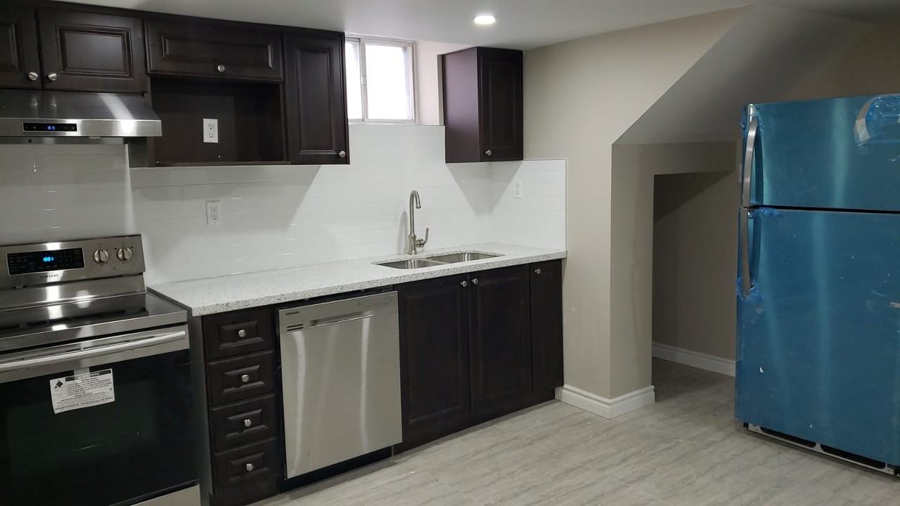 68 Pinemore Crescent - Photo 7 of 10