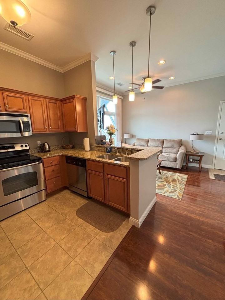 Lofts at 308 Ninth Apartments - Photo 6 of 15